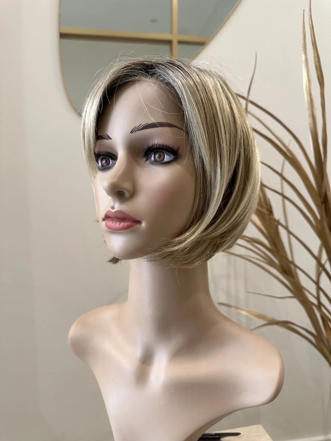 Prothèse capillaire blonde, coupe carré, au salon d'Ancenis